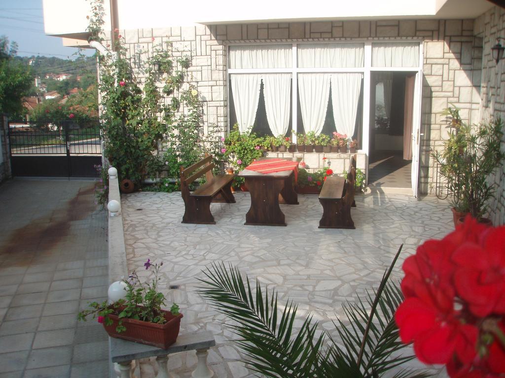 Mania Guest House Kalofer Exterior foto