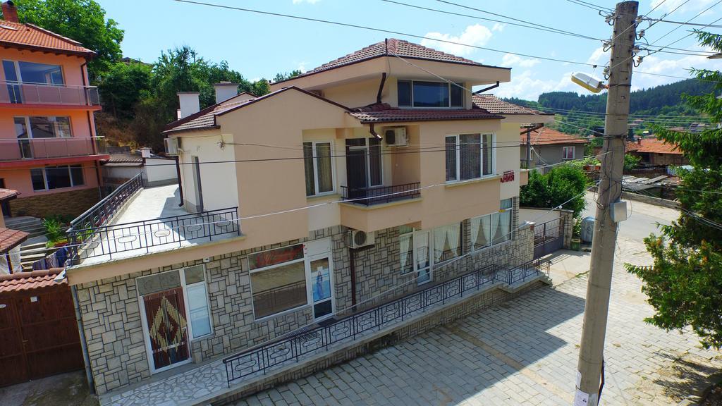 Mania Guest House Kalofer Exterior foto