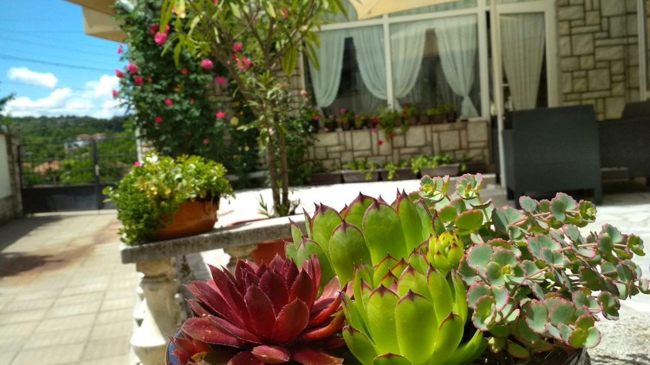 Mania Guest House Kalofer Exterior foto